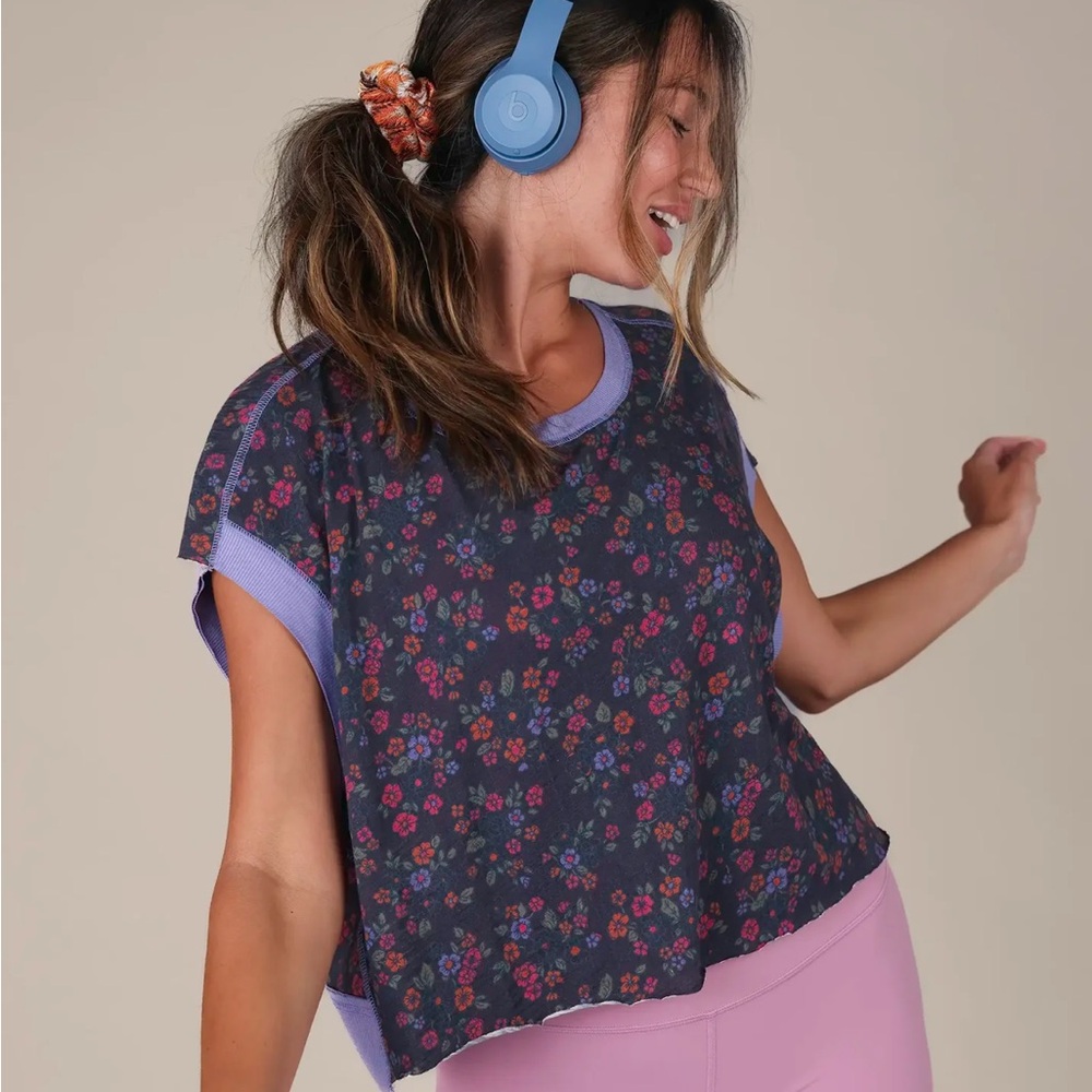 NEW Natural Life Lavender Trim Floral gym crop top - Picture 2 of 7